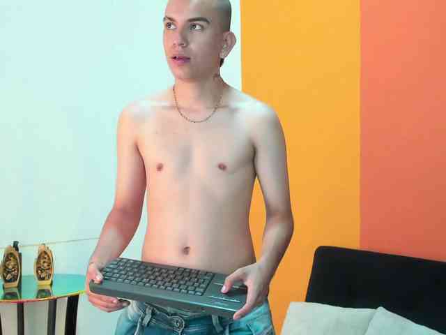 Rowan-Cleyy Sex Cam Show