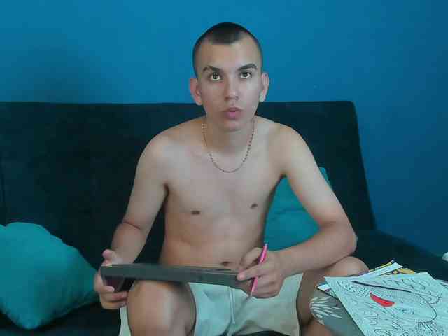 Rowan-Cleyy Live Webcam on BongaCams