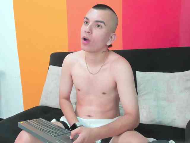Rowan-Cleyy Sex Cam Show