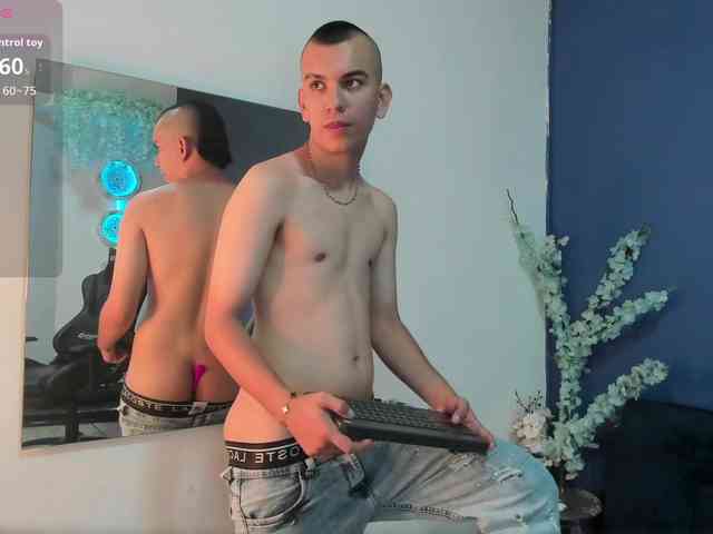 Rowan-Cleyy Sex Cam Show