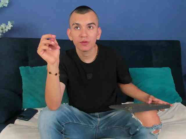 Rowan-Cleyy Sex Cam Show