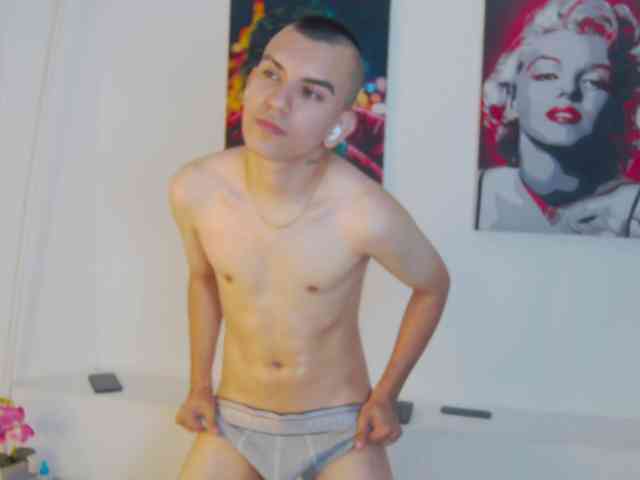 Rowan-Cleyy Sex Cam Show