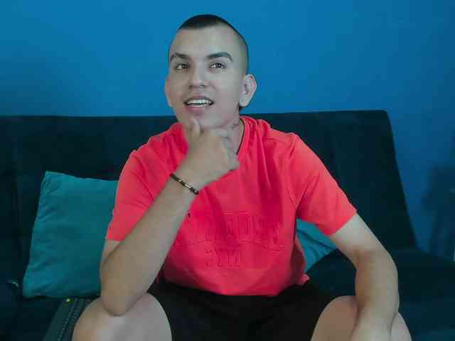 Rowan-Cleyy Live Webcam on BongaCams