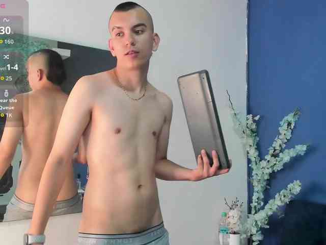 Rowan-Cleyy Sex Cam Show