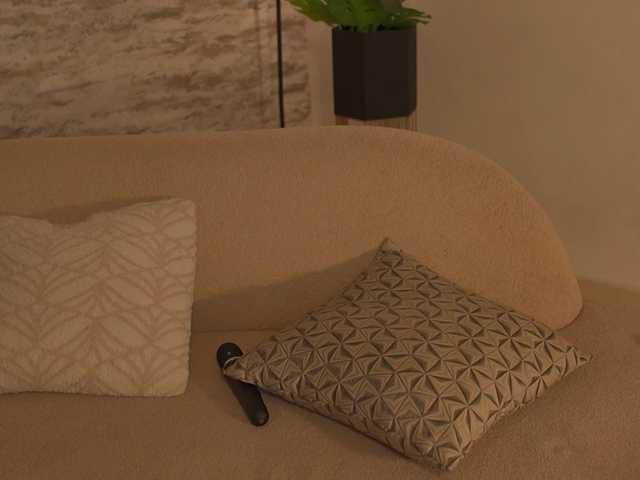 Julie-Belle's BongaCams show and profile