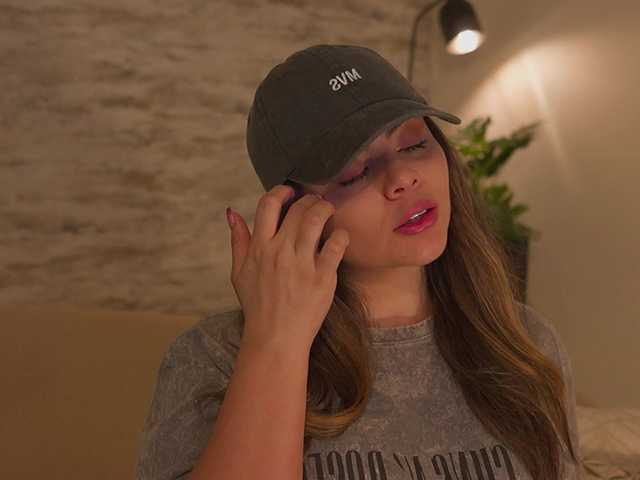 Julie-Belle Live Cam and Statistics on UnifiedCams