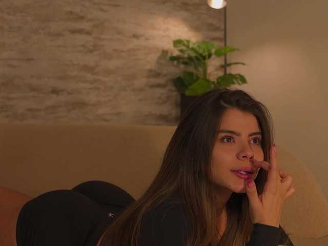 Julie-Belle's BongaCams show and profile