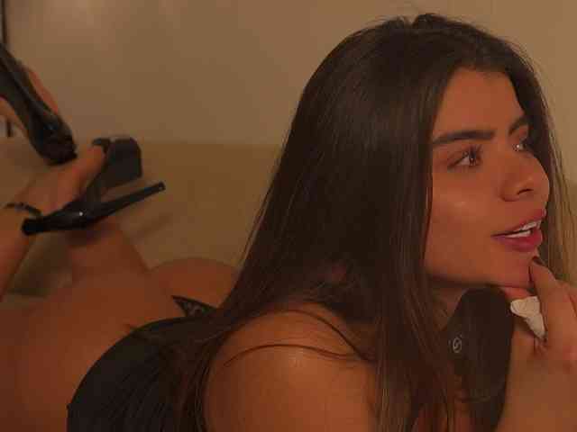 Julie-Belle Sex Cam Show