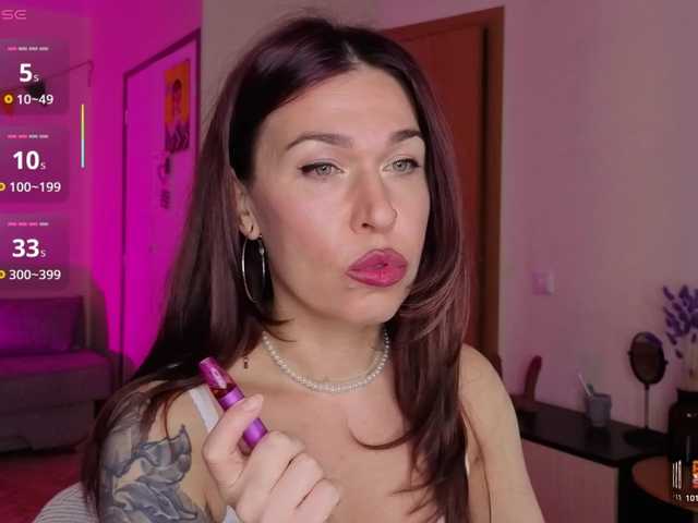 ReginaHawkinss's BongaCams show and profile