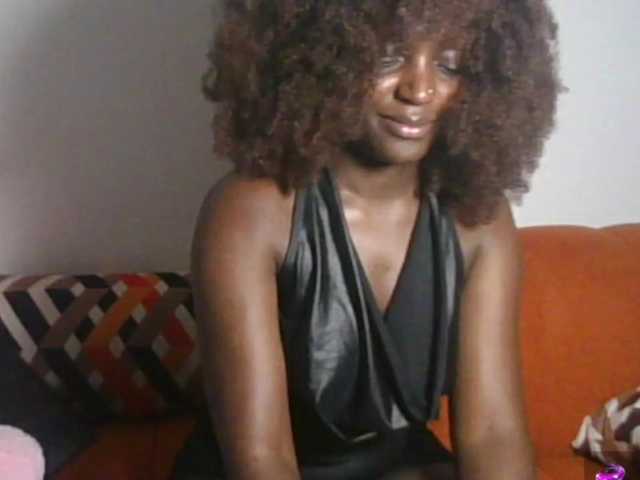 Petiteasshley live cam on BongaCams