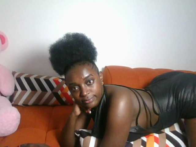 Petiteasshley live cam on BongaCams