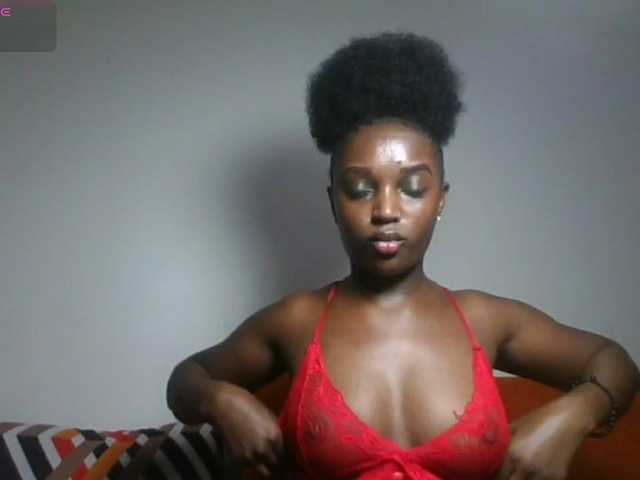 Petiteasshley live cam on BongaCams