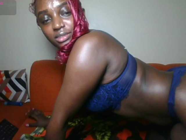 Petiteasshley live cam on BongaCams