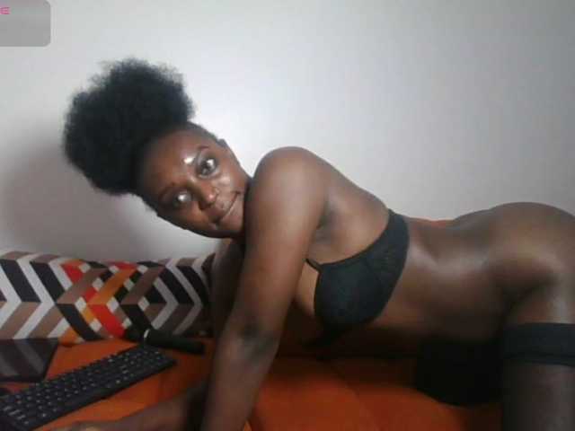 Petiteasshley live cam on BongaCams
