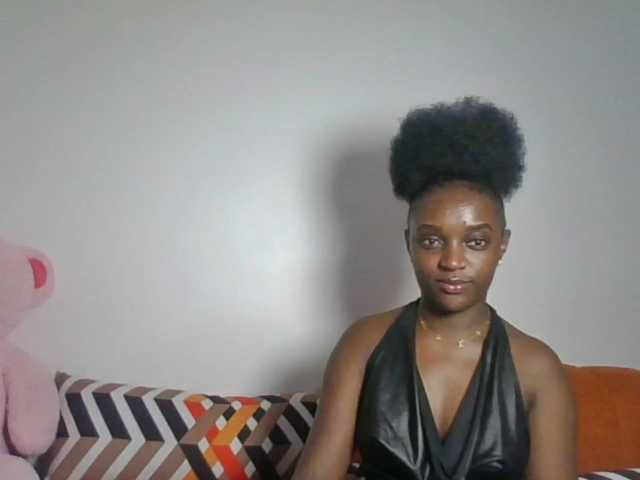 Petiteasshley live cam on BongaCams