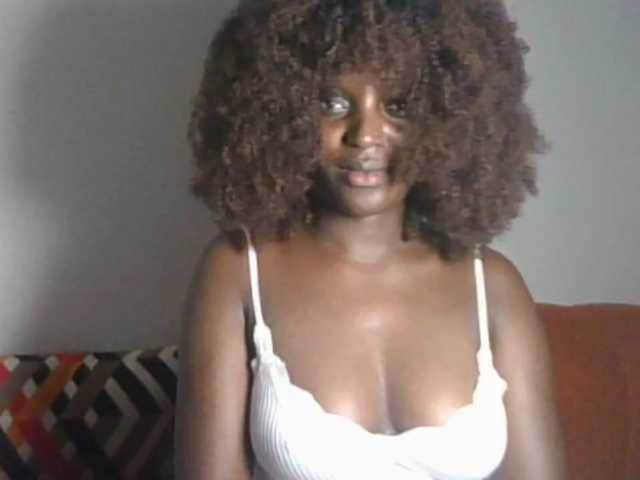 Petiteasshley live cam on BongaCams