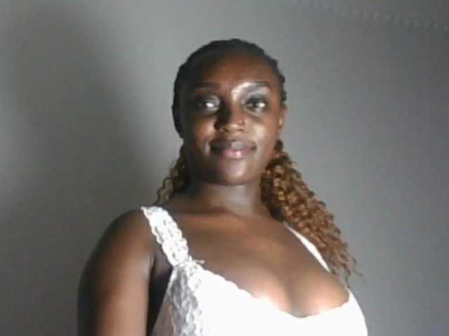 Petiteasshley live cam on BongaCams