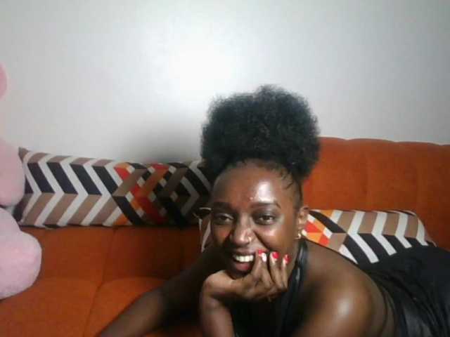 Petiteasshley live cam on BongaCams