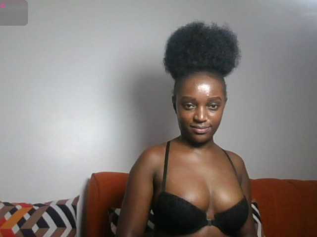 Petiteasshley live cam on BongaCams