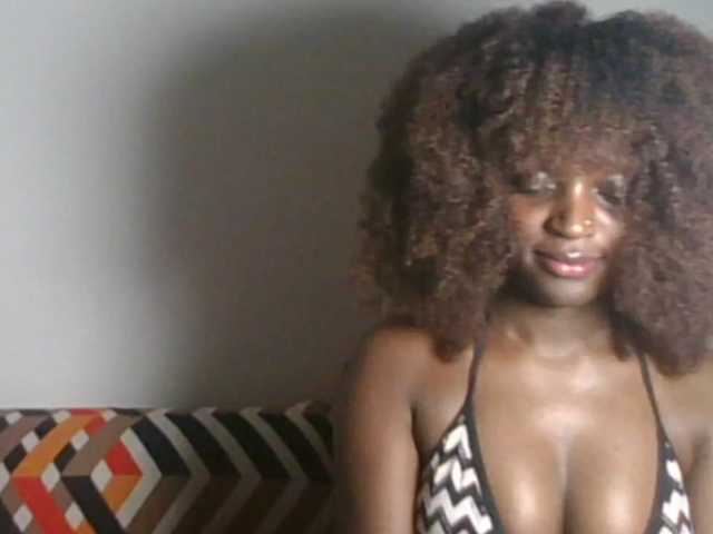 Petiteasshley live cam on BongaCams