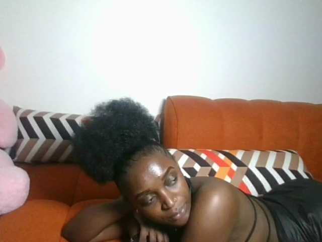 Petiteasshley live cam on BongaCams
