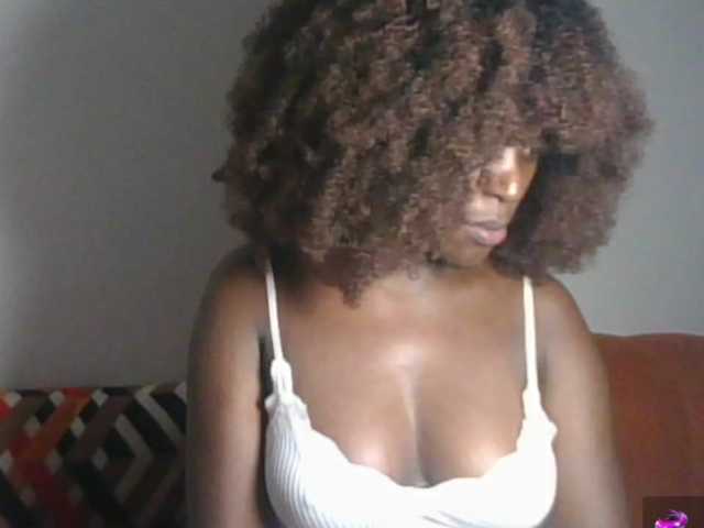 Petiteasshley live cam on BongaCams