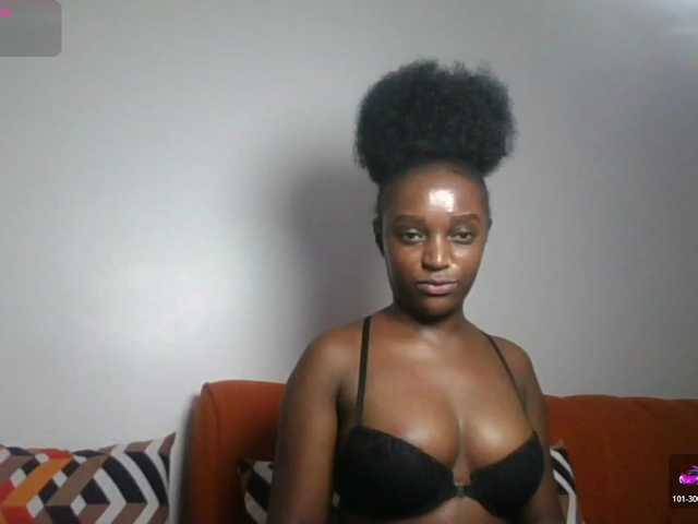 Petiteasshley live cam on BongaCams