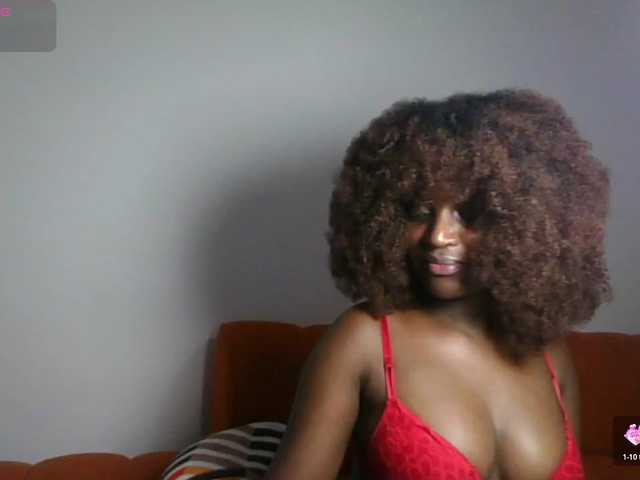 Petiteasshley live cam on BongaCams