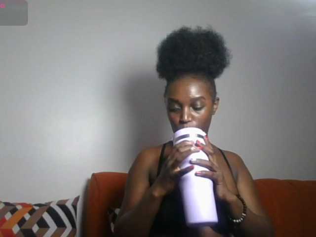 Petiteasshley live cam on BongaCams