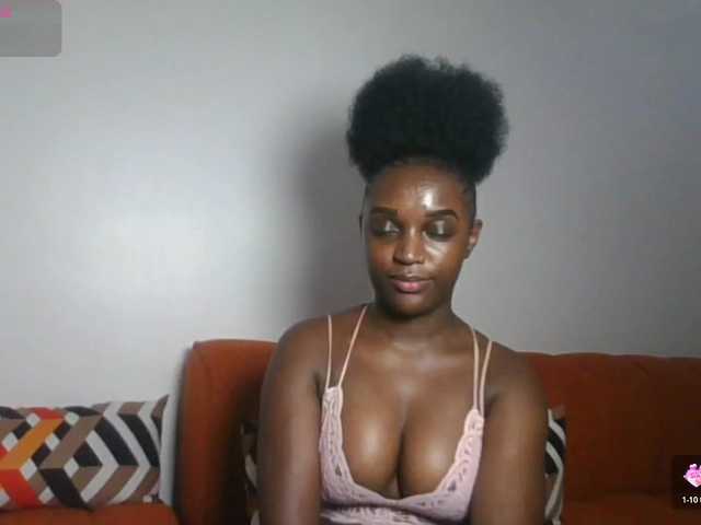 Petiteasshley live cam on BongaCams