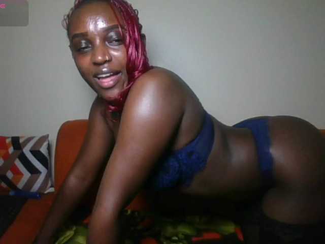 Petiteasshley live cam on BongaCams