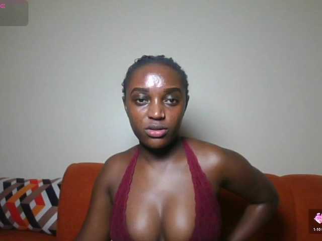 Petiteasshley live cam on BongaCams