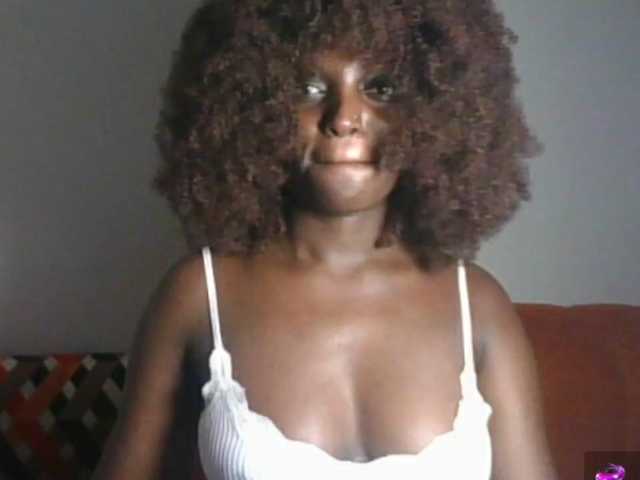 Petiteasshley live cam on BongaCams