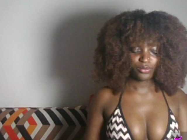 Petiteasshley live cam on BongaCams