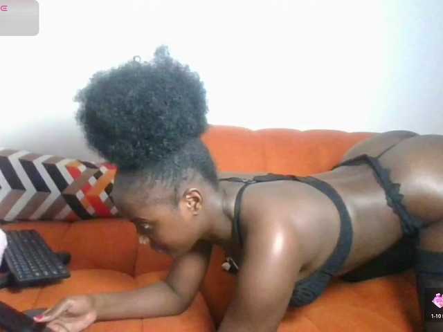 Petiteasshley live cam on BongaCams