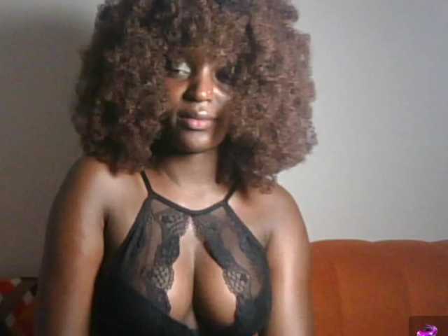 Petiteasshley live cam on BongaCams
