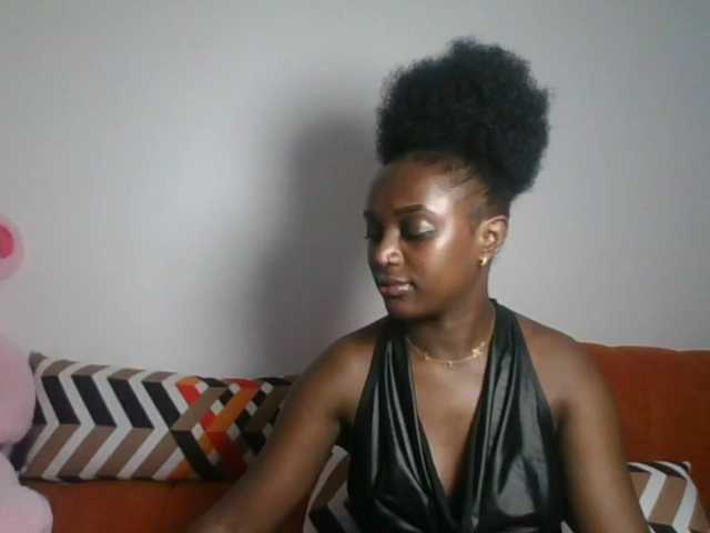 Petiteasshley live cam on BongaCams