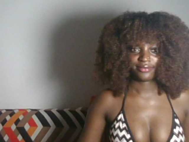 Petiteasshley live cam on BongaCams