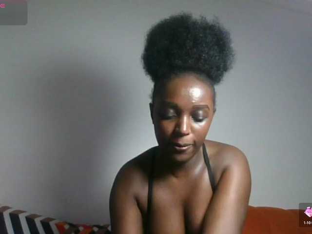 Petiteasshley live cam on BongaCams
