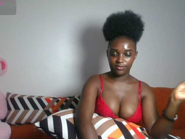 Petiteasshley live cam on BongaCams