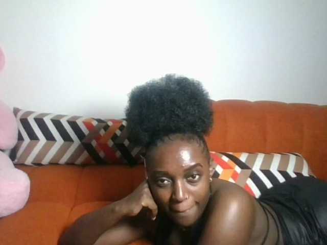 Petiteasshley live cam on BongaCams