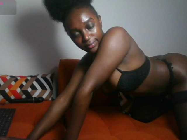 Petiteasshley live cam on BongaCams