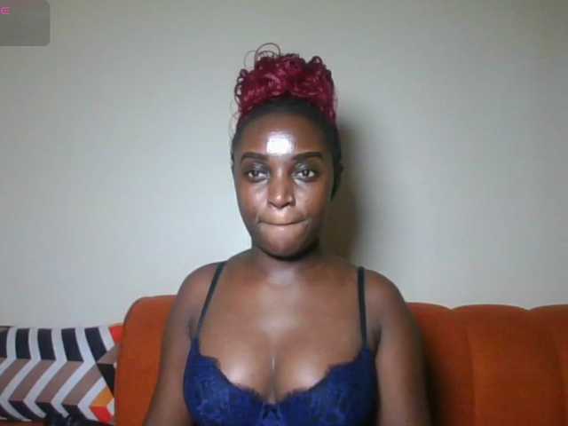 Petiteasshley live cam on BongaCams