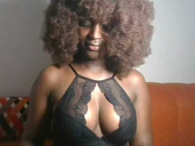 Petiteasshley live cam on BongaCams