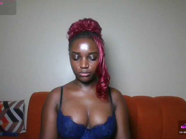 Petiteasshley live cam on BongaCams