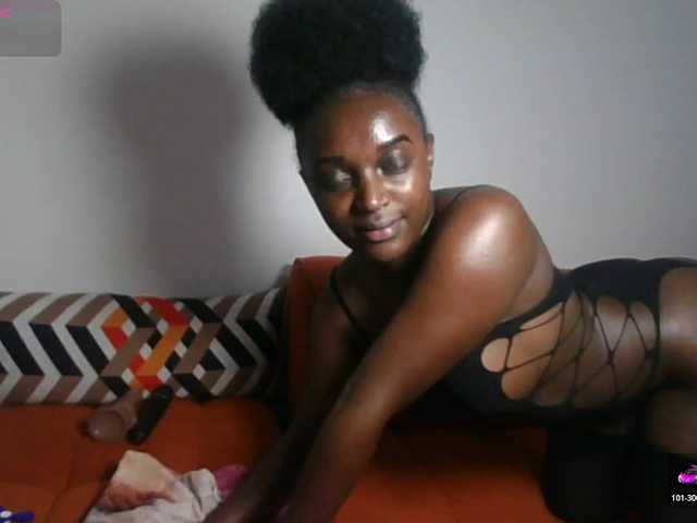 Petiteasshley live cam on BongaCams