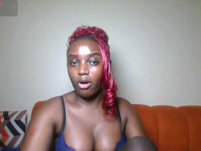 Petiteasshley live cam on BongaCams