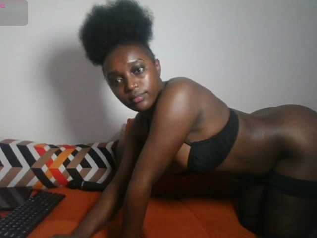 Petiteasshley live cam on BongaCams