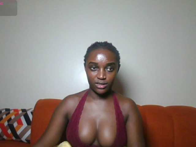 Petiteasshley live cam on BongaCams