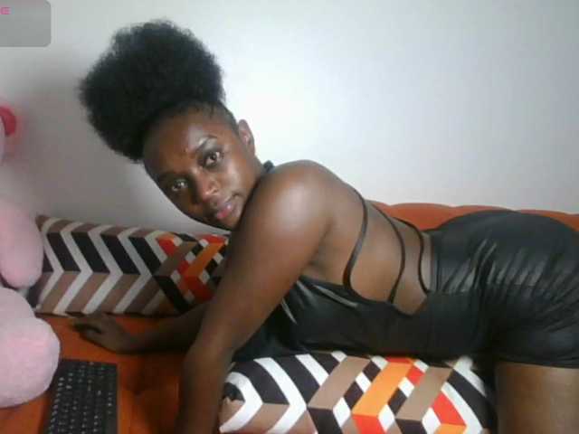 Petiteasshley live cam on BongaCams